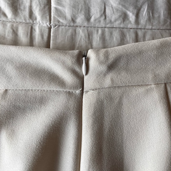 Aqua Ultra Mini Asymmetric Hem Skort XS White - Picture 7 of 15